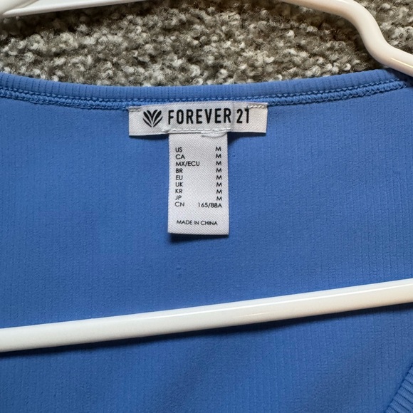 Active Ruched Crop Top - Picture 6 of 7